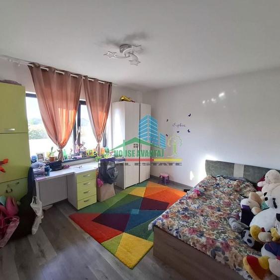 Casă cu 4 camere cu Teren 790 Mp în Central