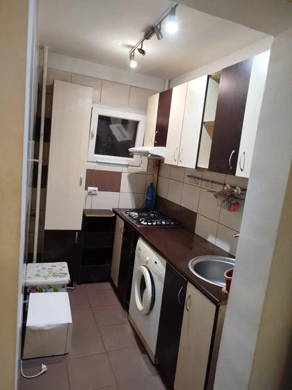 Apartament cu 2 camere semidecomandat în Berceni