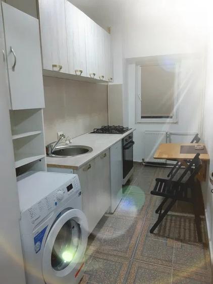 Garsonieră decomandată, mobilată în Vitan