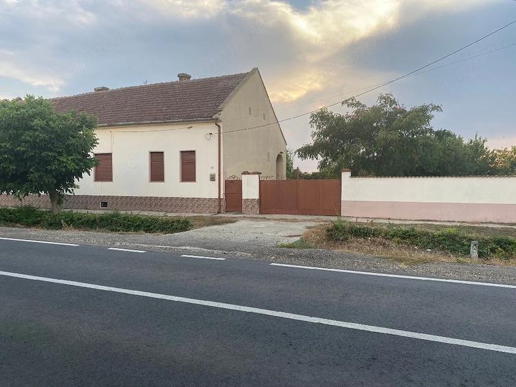 Casă cu 4 camere cu Teren 150 Mp în Cenei