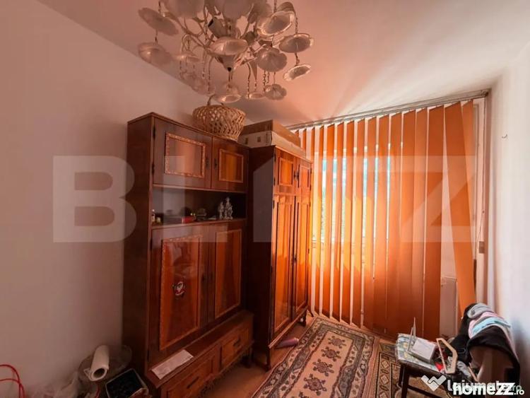Apartament cu 3 camere semidecomandat în Cornitoiu