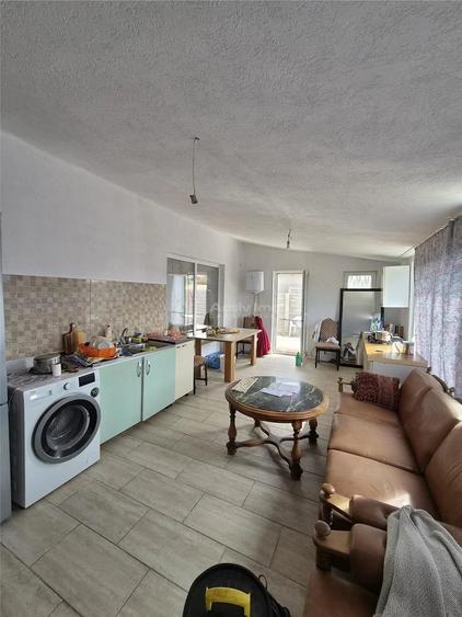 Casă cu 5 camere cu Teren 350 Mp în Variaș