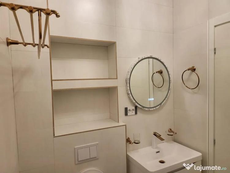Apartament cu 4 camere decomandat în Central