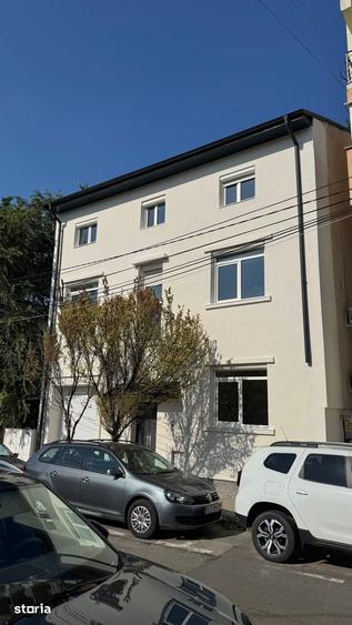 Casă cu 9 camere cu Teren 120 Mp în Cantemir