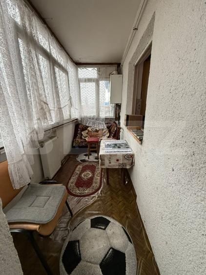 Apartament cu 3 camere decomandat, mobilat în Nicolina