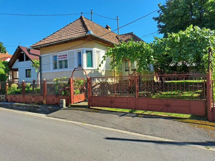 Casă cu 4 camere în Ibănești