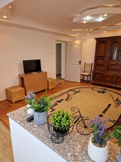 Apartament cu 3 camere decomandat în Uiasca
