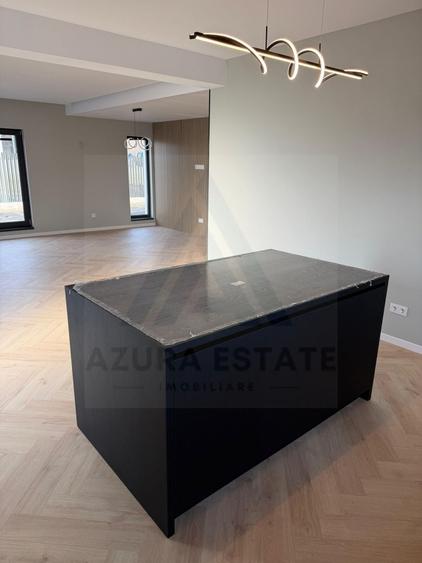 Apartament cu 4 camere decomandat în Sud