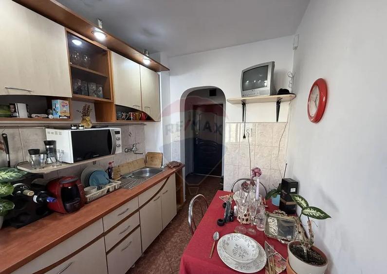 Apartament cu 2 camere semidecomandat, mobilat în Iancului