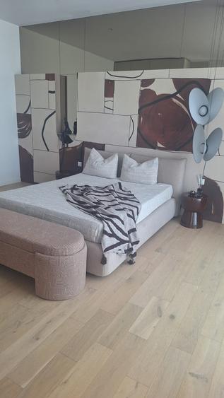 Penthouse cu 4 camere semidecomandat în 13 Septembrie