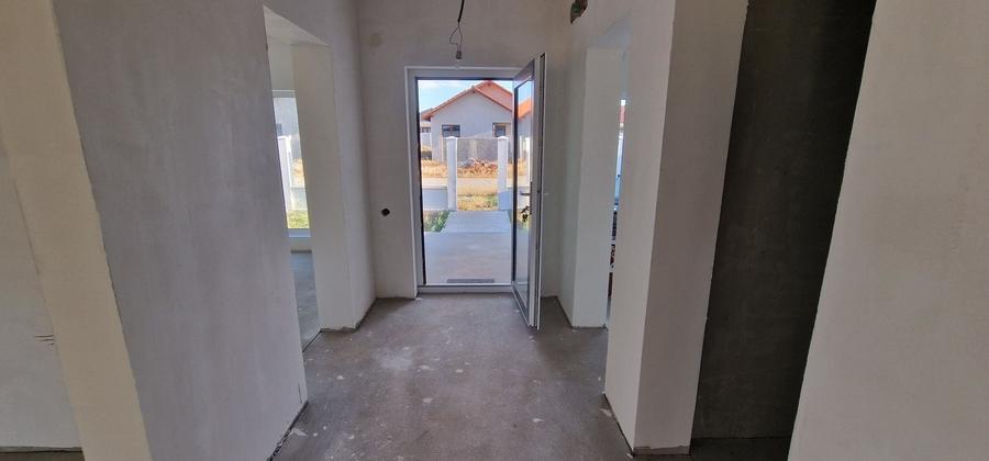 Casă cu 4 camere în Sântandrei