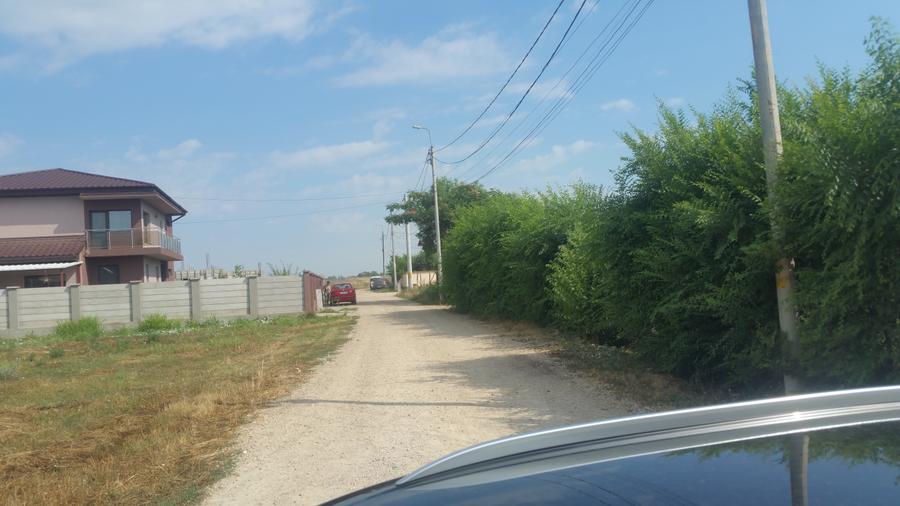 Teren Construcții intravilan de 400 mp, în Lazu
