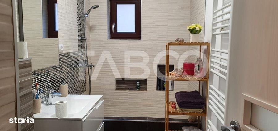 Casă cu 3 camere decomandat în Calea Poplăcii