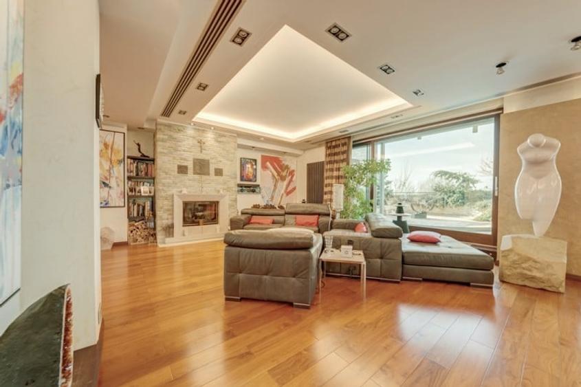 Penthouse cu 6 camere decomandat în Herăstrău