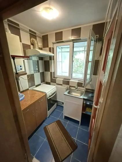 Garsonieră decomandată în Apărătorii Patriei