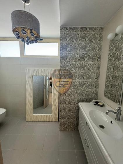 Apartament cu 3 camere decomandat, mobilat în Tomis II