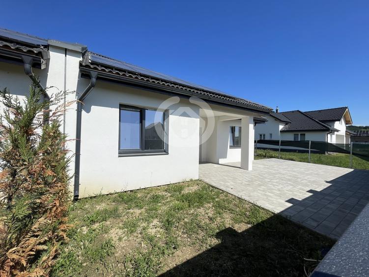 Duplex cu 3 camere cu Canalizare în Cristian