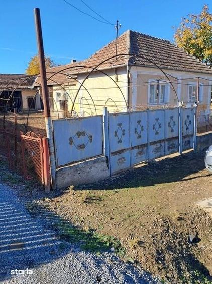 Casă cu 2 camere cu Teren 100 Mp în Pericei