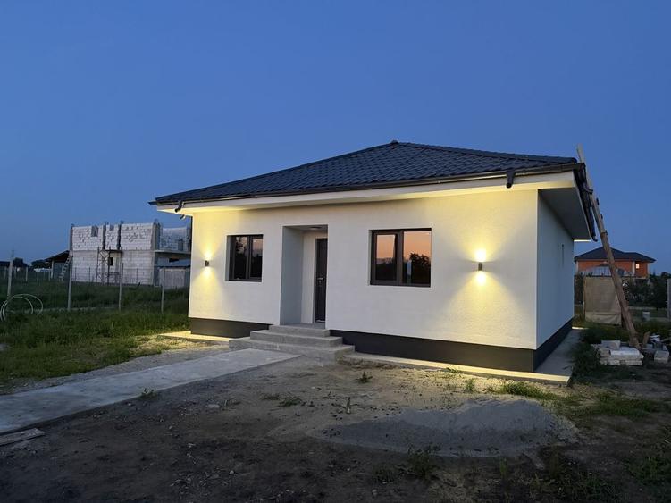 Casă cu 3 camere în Dumitrana