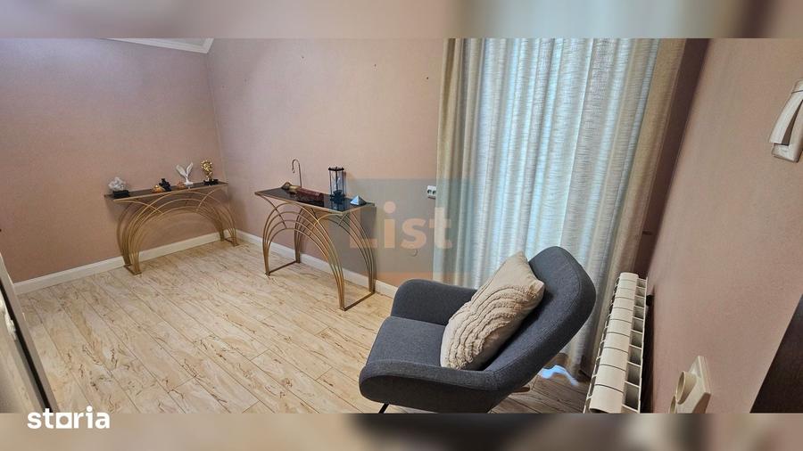 Casă cu 5 camere cu Teren 2400 Mp în Central