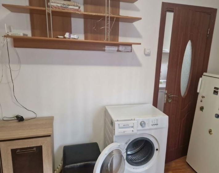 Garsonieră decomandată, mobilată în Decebal