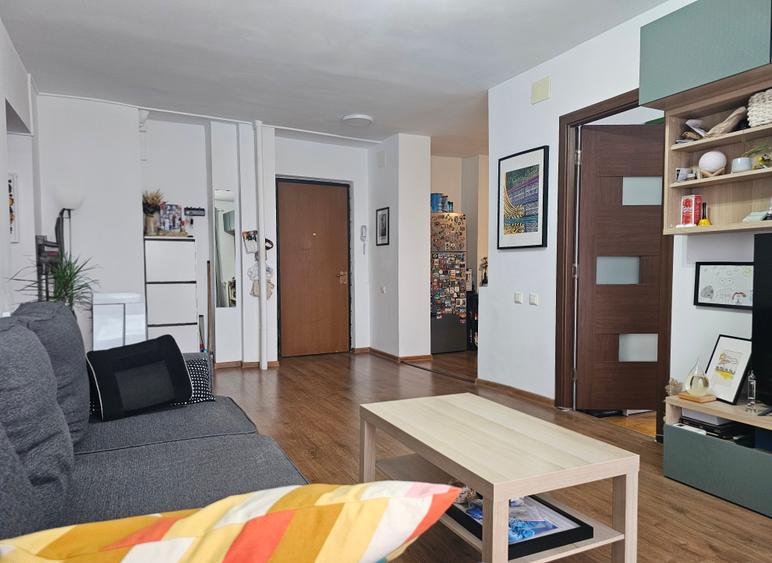 Apartament cu 3 camere semidecomandat în Națiunile Unite