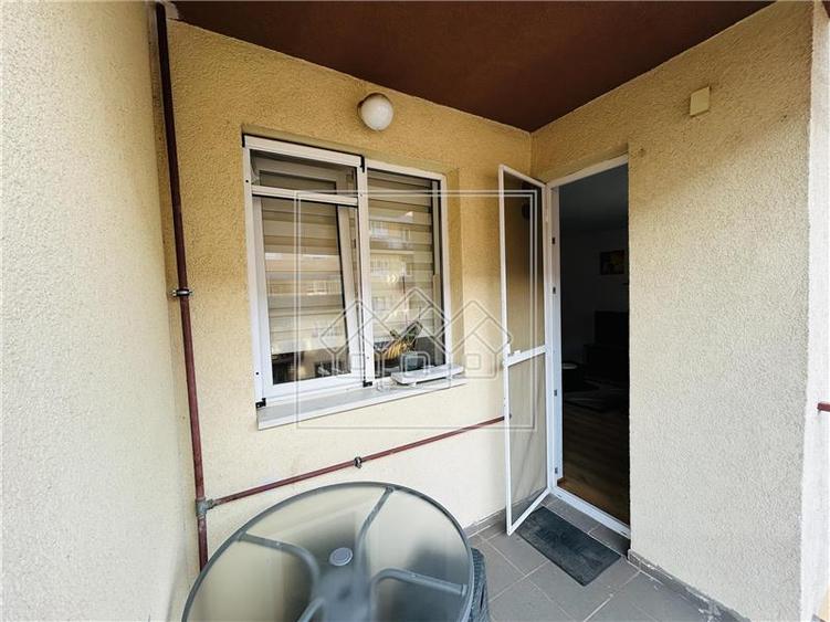 Apartament cu 3 camere decomandat în Hipodrom 1