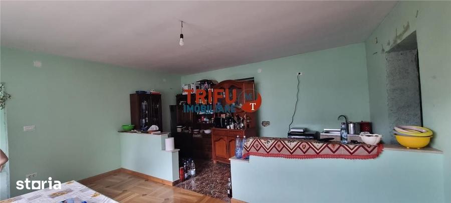 Casă cu 10 camere cu Teren 720 Mp în Lipoveni