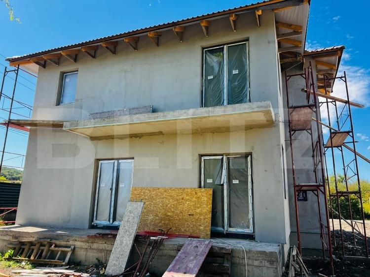 Casă individuală cu 4 camere cu Canalizare în Livezeni