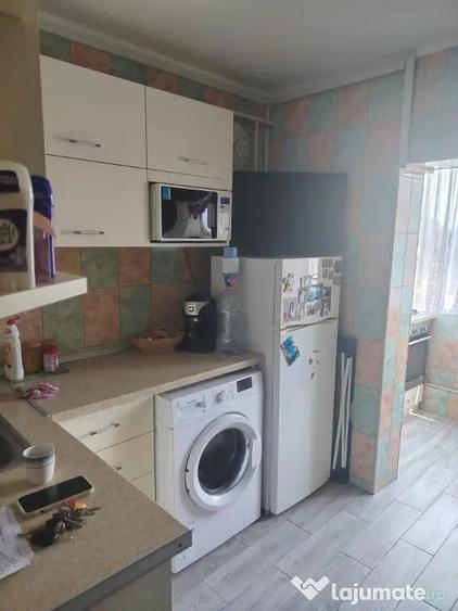 Apartament cu 3 camere decomandat în Buzaului