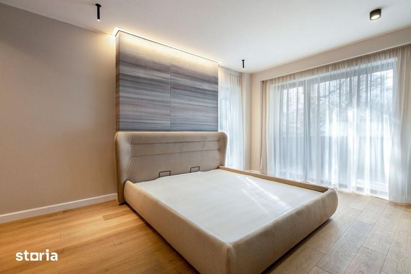 Casă cu 9 camere cu Teren 444 Mp în Centrul Civic