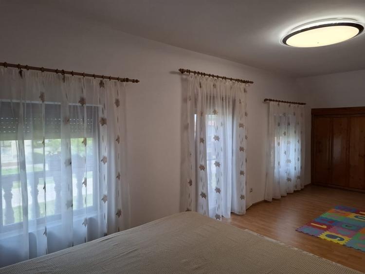 Casă individuală cu 6 camere cu Canalizare în Nădlac