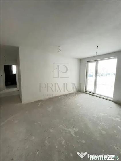 Apartament cu 3 camere semidecomandat în Torontalului