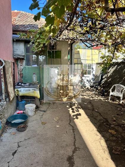 Casă individuală cu 3 camere cu Canalizare în Plopi