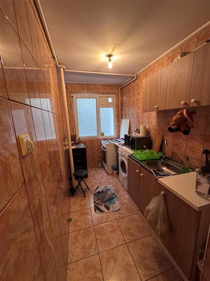 Apartament cu 2 camere semidecomandat, mobilat în Berceni