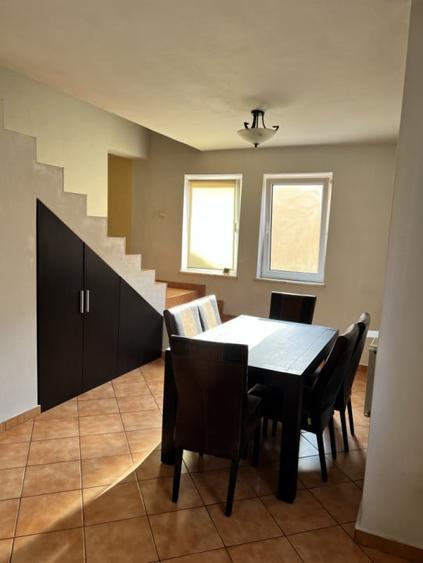 Apartament cu 4 camere decomandat, mobilat în Dumbrăvița