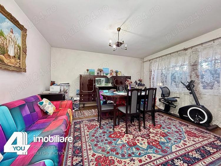 Apartament cu 4 camere decomandat în Boul Roșu
