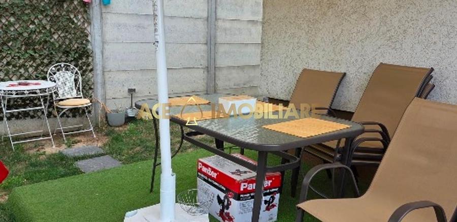 Casă individuală cu 3 camere cu Canalizare în Est