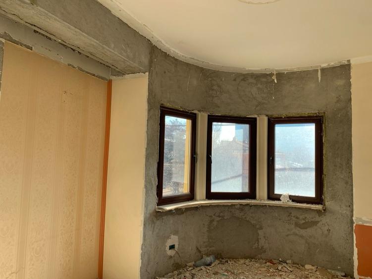 Casă cu 10 camere cu Teren 264 Mp în 13 Septembrie