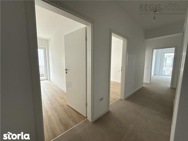 Apartament cu 3 camere decomandat în Tractorul