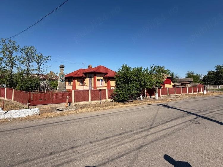 Casă cu 4 camere cu Teren 892 Mp în Grădiștea