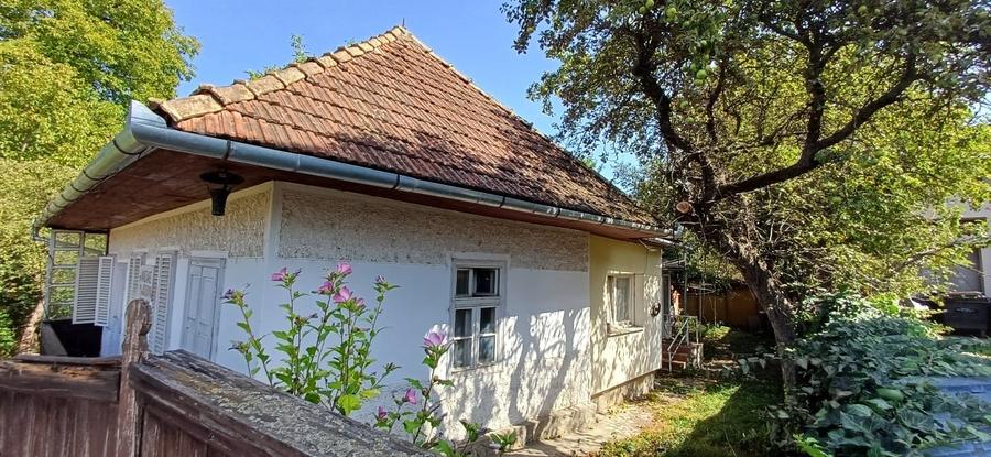 Casă individuală cu 5 camere cu Canalizare în Central