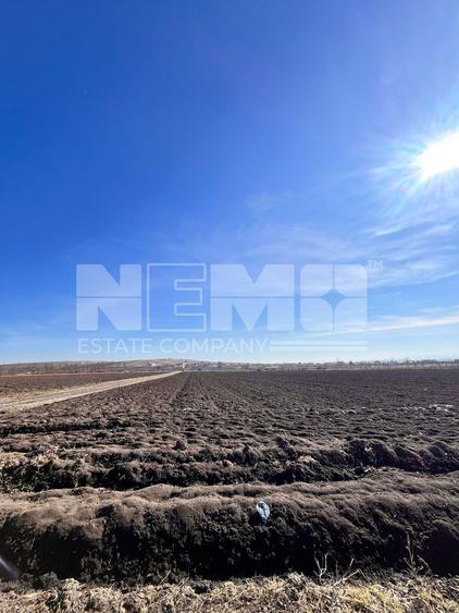Teren agricol extravilan de 10000 mp, în Stroiești