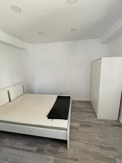 Casă cu 5 camere cu Teren 100 Mp în Central