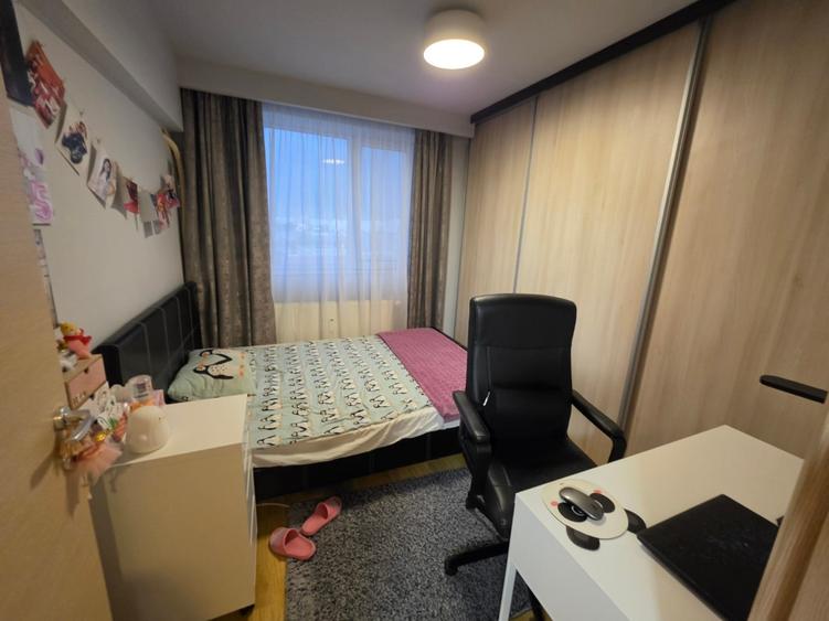 Apartament cu 3 camere semidecomandat în Ștefan cel Mare