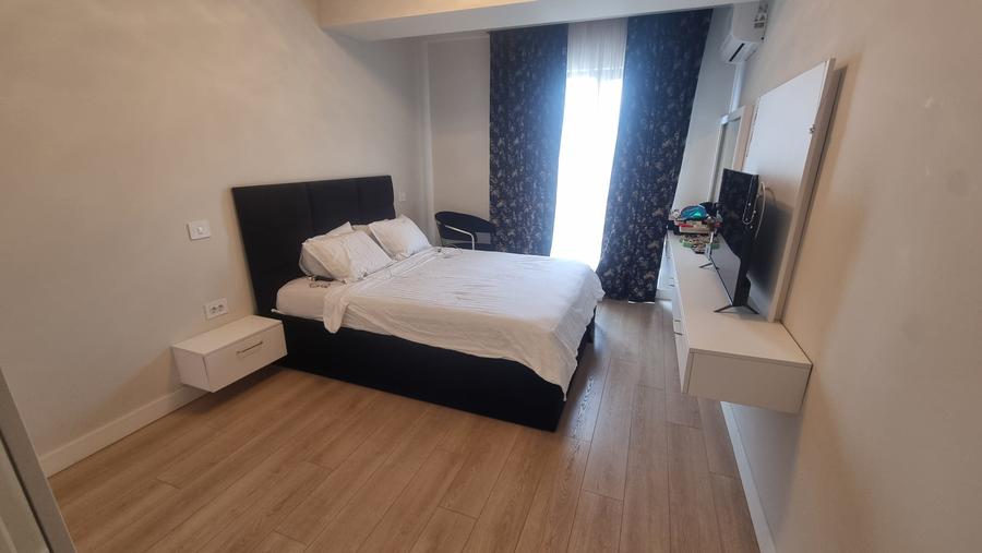 Apartament cu 3 camere decomandat în Faleza Nord