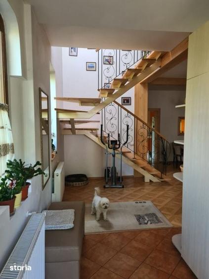 Casă cu 5 camere cu Teren 350 Mp în Central