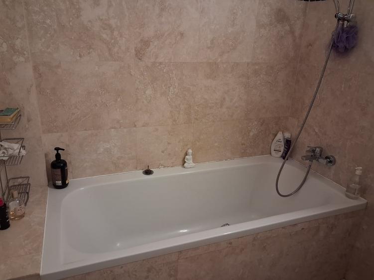 Apartament cu 3 camere decomandat în Vitan