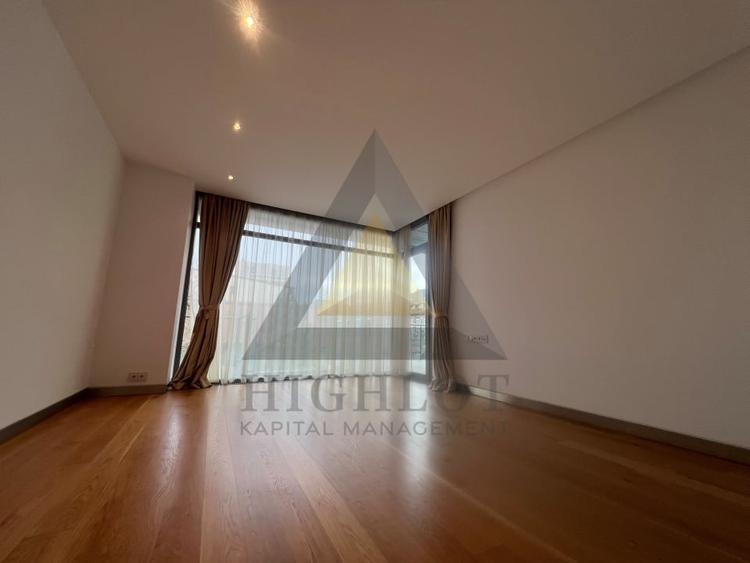Apartament cu 4 camere semidecomandat în Kiseleff