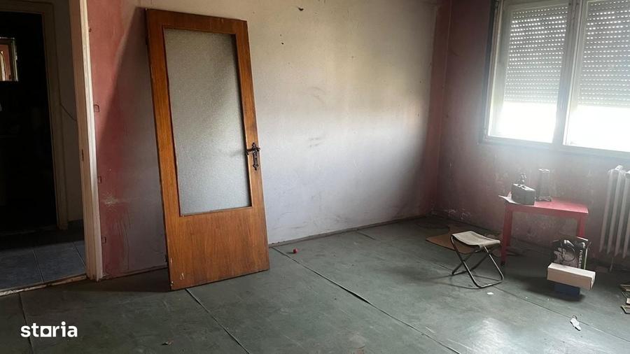 Apartament cu 3 camere semidecomandat în Drumul Taberei